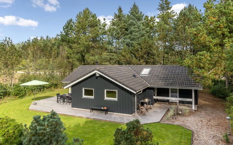 Grimi - 4Km from the Sea: Chalet, Domicile, Maison, Toit, Porche, Biens, Siding, Batiments Jardin, Ferme, Cour