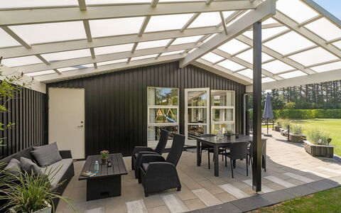 Wilja - 400M from the Sea: Meubles, Design Intérieur, Chaise, Sol, Table, Recours, Sol, Plafond, Pièce, Eco Hôtel