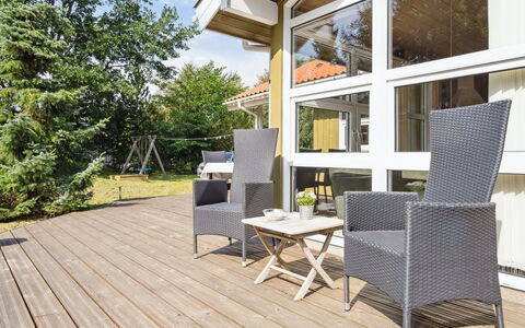 Karitte - 5Km from the Sea: Bleu, Arbuste, Chalet, Couverture De Sol, Jardin, Biens, Ombre, Aménagement Paysager, Ferme, Eco Hôtel