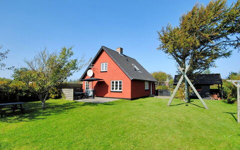 Indi - 400M from the Sea: Bleu, Arbuste, Chalet, Couverture De Sol, Jardin, Biens, Ombre, Aménagement Paysager, Ferme, Eco Hôtel