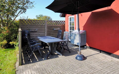 Indi - 400M from the Sea: Bleu, Arbuste, Chalet, Couverture De Sol, Jardin, Biens, Ombre, Aménagement Paysager, Ferme, Eco Hôtel