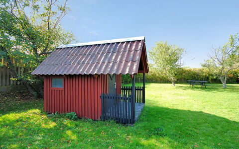 Indi - 400M from the Sea: Bleu, Arbuste, Chalet, Couverture De Sol, Jardin, Biens, Ombre, Aménagement Paysager, Ferme, Eco Hôtel