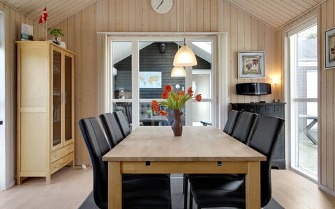 Henriete - 3.5Km from the Sea: Meubles, Bois, Design Intérieur, Plafond, Sol, Table Cuisine Et Salle A Manger, Salle À Manger, Sol, Chaise, Table