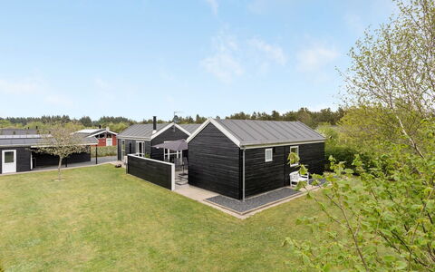 Henriete - 3.5Km from the Sea: Maison, Toit, Domicile, Chalet, Siding, Pelouse, Batiments Jardin, Jardin, Cour, Aménagement Paysager