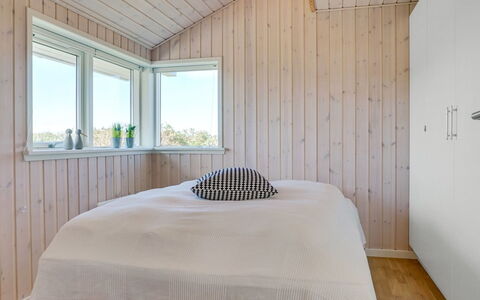 Esma - 150M from the Sea: Bois, Plafond, Sol, Design Intérieur, Sol, Chambre, Parquet, Pièce, Lit, Planche