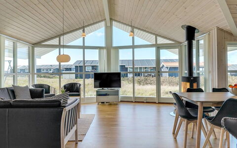 Esma - 150M from the Sea: Bois, Plafond, Domicile, Porche, Porte, Chalet, Ombre, Siding, Dur, Tache De Bois