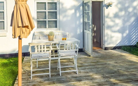 Elef - 2.0Km from the Sea: Meubles, Mobilier De Jardin, Bois, Chaise, Porche, Table, Tableau De Plein Air, Sol, Sol, Table Cuisine Et Salle A Manger