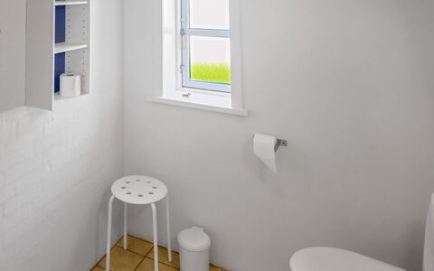 Elef - 2.0Km from the Sea: Mur, Luminaire Plomberie, Design Intérieur, Salle De Bains, Sol, Évier, Plomberie, Toilette, Lavabo