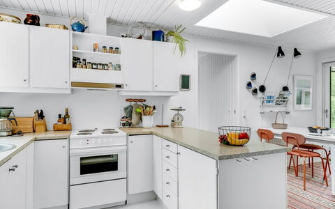 Jarno - 1Km from the Sea: Cuisine, Appareil De Cuisine, Comptoir, Principaux Appliance, Design Intérieur, Cabinetry, Meubles, Électroménager, Plafond, Sol