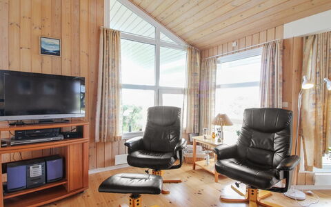 Gamal - 400M from the Sea: Meubles, Design Intérieur, Sol, Bois, Sol, Plafond, Parquet, Chaise, Table, Éclairage