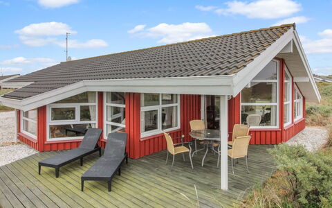 Gamal - 400M from the Sea: Meubles, Design Intérieur, Sol, Bois, Sol, Plafond, Parquet, Chaise, Table, Éclairage
