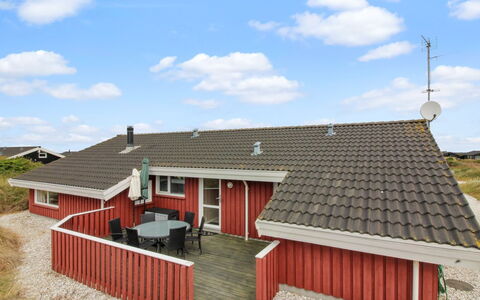 Gamal - 400M from the Sea: Meubles, Design Intérieur, Sol, Bois, Sol, Plafond, Parquet, Chaise, Table, Éclairage