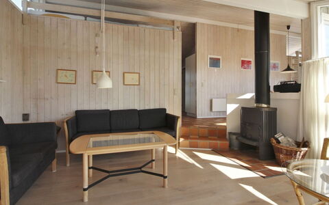 Styrman - 600M from the Sea: Meubles, Design Intérieur, Sol, Bois, Sol, Plafond, Parquet, Chaise, Table, Éclairage