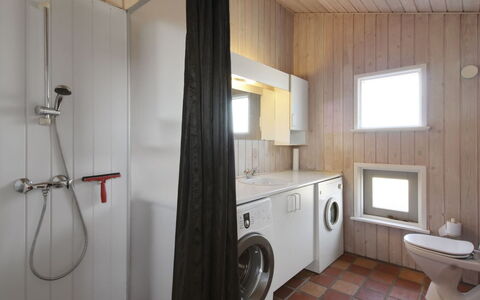 Styrman - 600M from the Sea: Meubles, Design Intérieur, Sol, Bois, Sol, Plafond, Parquet, Chaise, Table, Éclairage