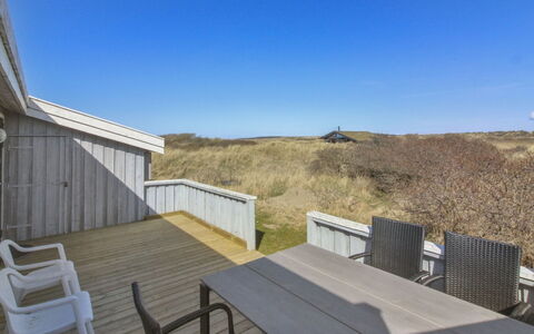 Styrman - 600M from the Sea: Meubles, Design Intérieur, Sol, Bois, Sol, Plafond, Parquet, Chaise, Table, Éclairage