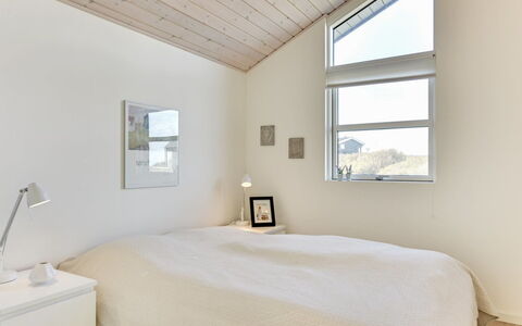 Dimka - 300M from the Sea: Bois, Plafond, Design Intérieur, Sol, Sol, Domicile, Pièce, Chambre, Lit, Parquet
