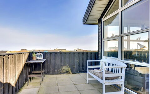 Dimka - 300M from the Sea: Appartement, Verre, Balcon, Ombre, Dur, Daylighting, Planche, Plate-Forme, Aluminium, Balustrade