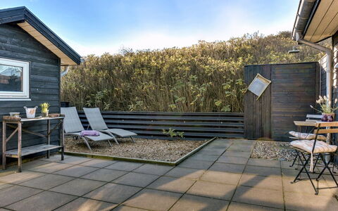Dimka - 300M from the Sea: Bois, Mobilier De Jardin, Jardin, Plate-Forme, Porte, Dur, Planche, Pot De Fleur, Arrière-Cour, Cour