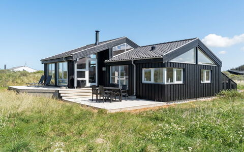 Welma - 500M from the Sea: Toit, Domicile, Maison, Chalet, Porte, Siding, Biens, Ferme, Porche, Batiments Jardin