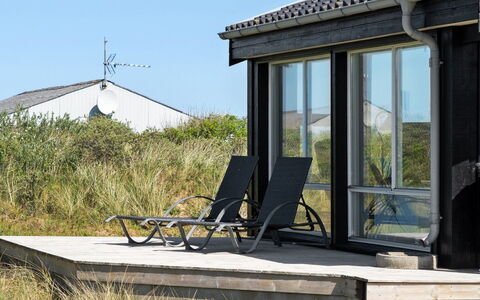 Welma - 500M from the Sea: Mobilier De Jardin, Porte, Chaise, Ombre, Côte, Structure En Plein Air, Batiments Jardin, Cabanon, Porche