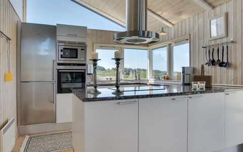 Welma - 500M from the Sea: Cuisine, Plafond, Comptoir, Appareil De Cuisine, Luminaire, Sol, Domicile, Design Intérieur, Cabinetry, Électroménager