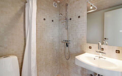 Preben - 500M from the Sea: Salle De Bains, Sol, Luminaire Plomberie, Sol, Lavabo, Design Intérieur, Mur, Évier, Toilette, Tete De Douche