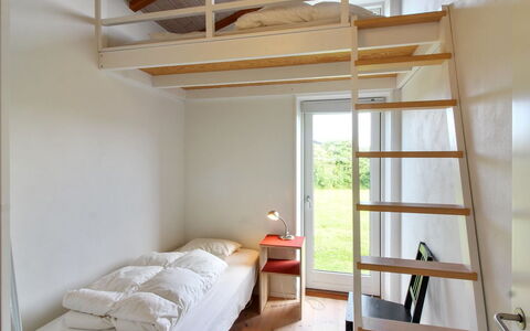 Preben - 500M from the Sea: Bois, Lit, Chambre, Meubles, Design Intérieur, Sol, Sol, Plafond, Échelle, Pièce