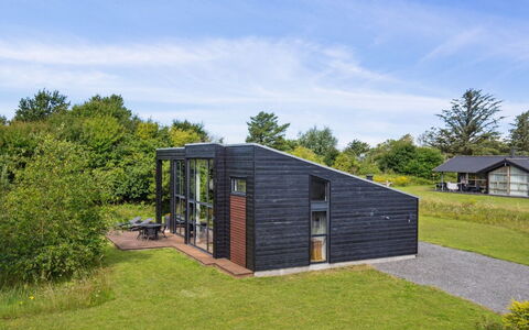 Herdie - 900M from the Sea: Meubles, Design Intérieur, Sol, Bois, Sol, Plafond, Parquet, Chaise, Table, Éclairage