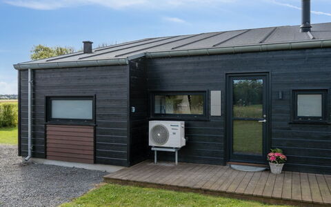 Herdie - 900M from the Sea: Meubles, Design Intérieur, Sol, Bois, Sol, Plafond, Parquet, Chaise, Table, Éclairage