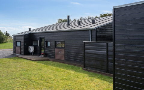 Herdie - 900M from the Sea: Meubles, Design Intérieur, Sol, Bois, Sol, Plafond, Parquet, Chaise, Table, Éclairage