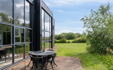 Herdie - 900M from the Sea: Meubles, Design Intérieur, Sol, Bois, Sol, Plafond, Parquet, Chaise, Table, Éclairage