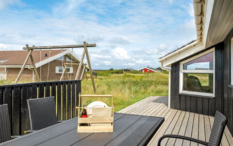 Fanni - 460M from the Sea: Meubles, Design Intérieur, Sol, Bois, Sol, Plafond, Parquet, Chaise, Table, Éclairage
