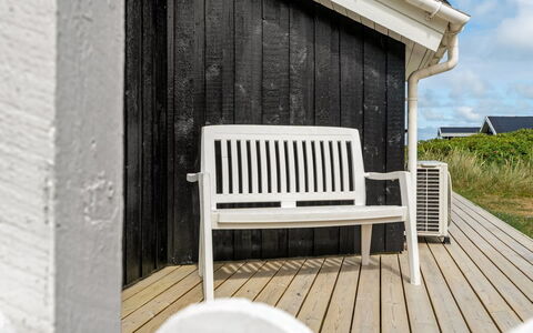 Fanni - 460M from the Sea: Meubles, Design Intérieur, Sol, Bois, Sol, Plafond, Parquet, Chaise, Table, Éclairage