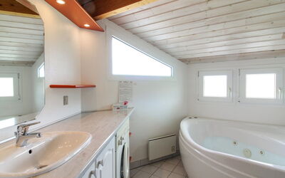 Fanni - 460M from the Sea