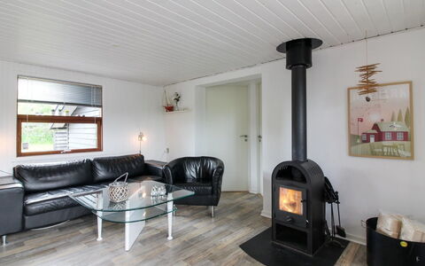 Grubbe - 600M from the Sea: Toit, Maison, Lot Terre, Domicile, Chalet, Biens, Batiments Jardin, Ombre, Cabane En Rondins, Aménagement Paysager