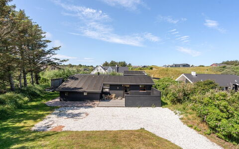 Grubbe - 600M from the Sea: Toit, Maison, Lot Terre, Domicile, Chalet, Biens, Batiments Jardin, Ombre, Cabane En Rondins, Aménagement Paysager