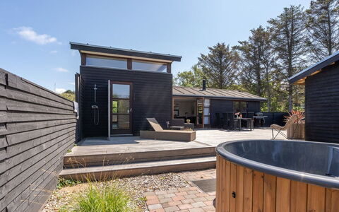 Grubbe - 600M from the Sea: Toit, Maison, Lot Terre, Domicile, Chalet, Biens, Batiments Jardin, Ombre, Cabane En Rondins, Aménagement Paysager
