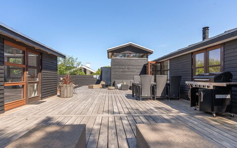 Grubbe - 600M from the Sea: Toit, Maison, Lot Terre, Domicile, Chalet, Biens, Batiments Jardin, Ombre, Cabane En Rondins, Aménagement Paysager