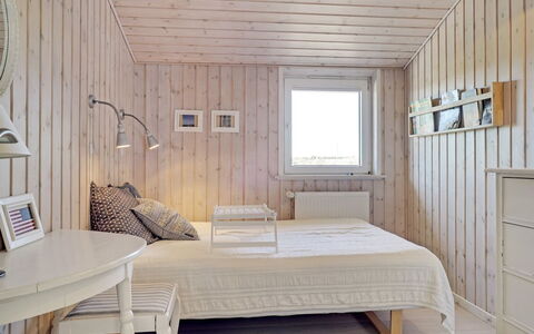 Aella - 150M from the Sea: Design Intérieur, Chambre, Sol, Bois, Sol, Lit, Plafond, Meubles, Pièce, Éclairage