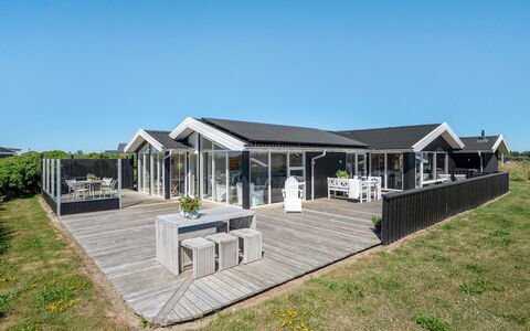Aella - 150M from the Sea: Toit, Domicile, Ombre, Chalet, Biens, Passerelle, Conception, Plate-Forme, Porche, Structure En Plein Air