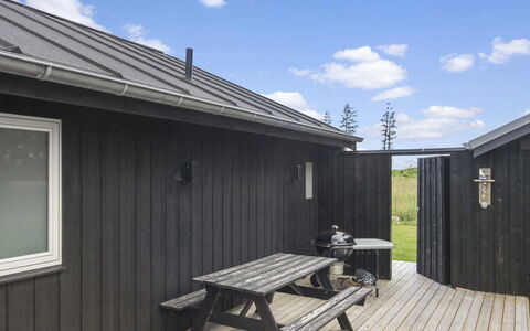 Minna - 975M from the Sea: Meubles, Design Intérieur, Sol, Bois, Sol, Plafond, Parquet, Chaise, Table, Éclairage