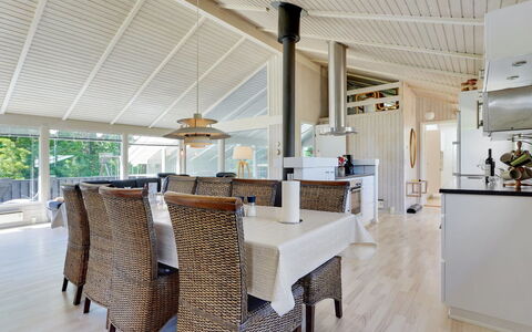 Harriet - 800M from the Sea: Bois, Plafond, Sol, Sol, Design Intérieur, Domicile, Porte, Parquet, Porche, Dur