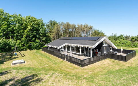 Harriet - 800M from the Sea: Meubles, Design Intérieur, Sol, Bois, Sol, Plafond, Parquet, Chaise, Table, Éclairage