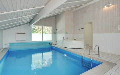 Harriet - 800M from the Sea: Meubles, Design Intérieur, Sol, Bois, Sol, Plafond, Parquet, Chaise, Table, Éclairage