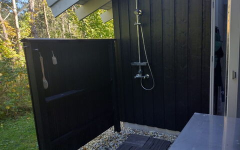Harriet - 800M from the Sea: Meubles, Design Intérieur, Sol, Bois, Sol, Plafond, Parquet, Chaise, Table, Éclairage