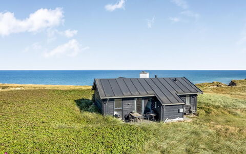 Antonie - 95M from the Sea: Bleu, Arbuste, Chalet, Couverture De Sol, Jardin, Biens, Ombre, Aménagement Paysager, Ferme, Eco Hôtel