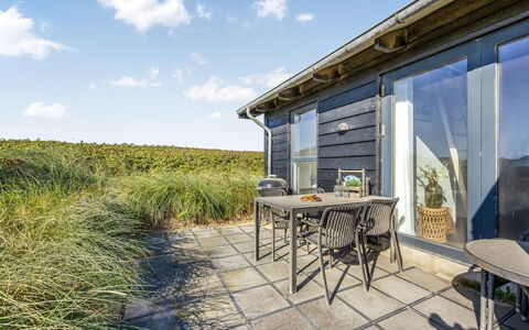 Antonie - 95M from the Sea: Bleu, Arbuste, Chalet, Couverture De Sol, Jardin, Biens, Ombre, Aménagement Paysager, Ferme, Eco Hôtel