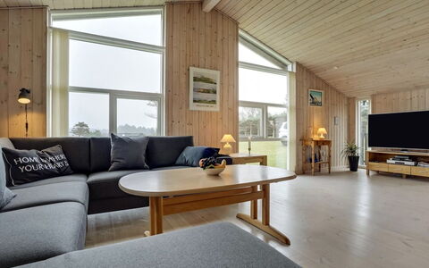 Sampsa - 600M from the Sea: Bois, Plafond, Design Intérieur, Sol, Sol, Domicile, Salon, Pièce, Parquet, Canapé