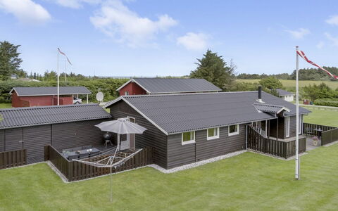 Sampsa - 600M from the Sea: Toit, Domicile, Chalet, Biens, Siding, Cour, Porche, Pelouse, Ombre, Batiments Jardin
