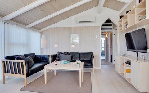 Galatia - 500M from the Sea: Meubles, Design Intérieur, Sol, Bois, Sol, Plafond, Parquet, Chaise, Table, Éclairage